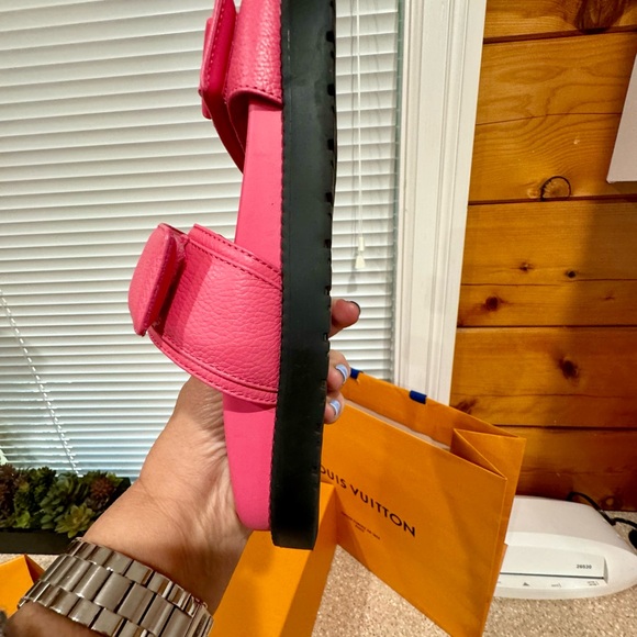Louis Vuitton adorable pink mule sandals slides. size 8 US. Excellent condition. - Picture 13 of 16